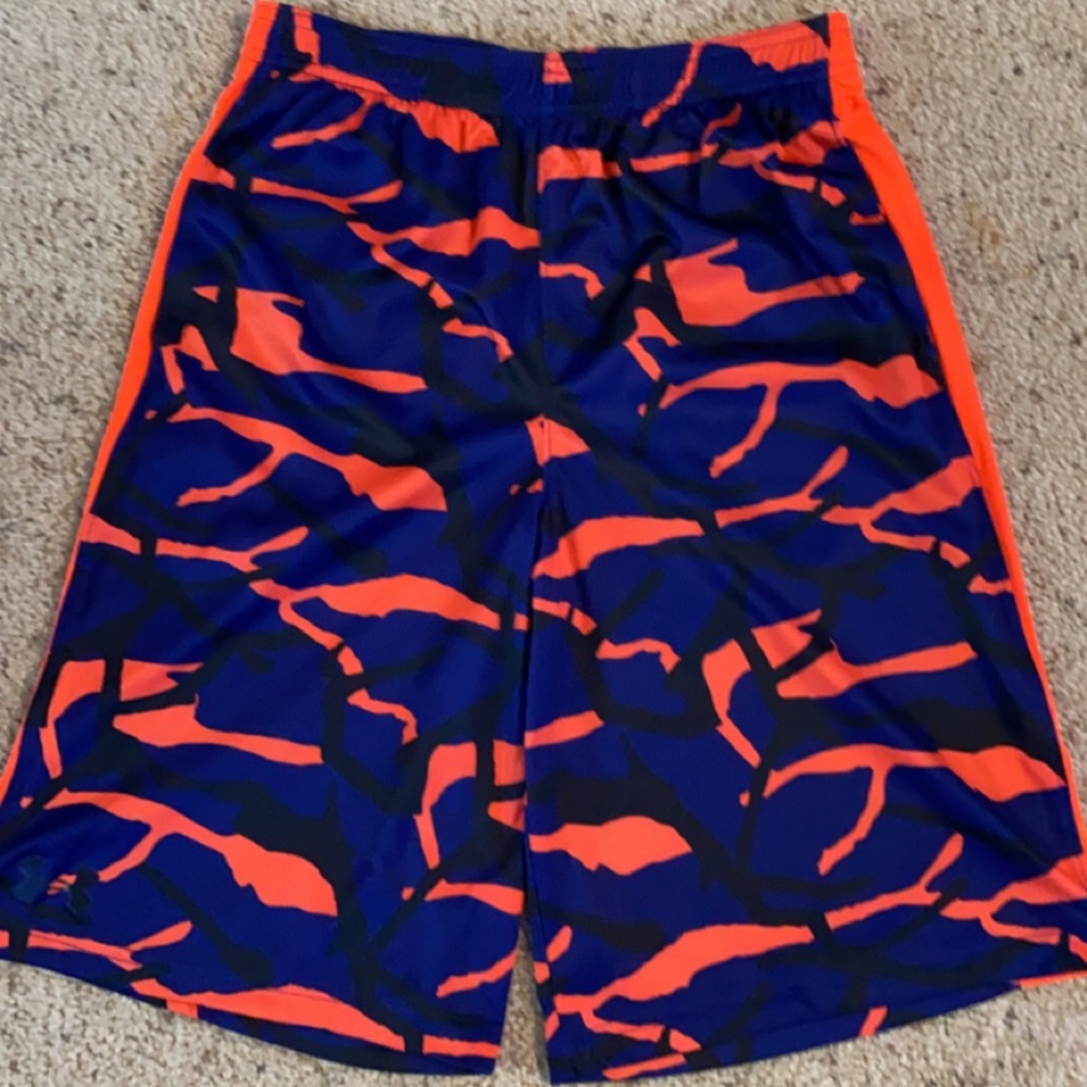 Under armor youth large orange and navy camo basketball shorts